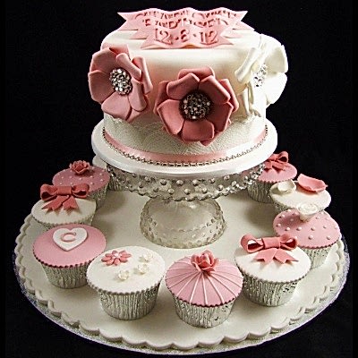 pink and white cupcakes